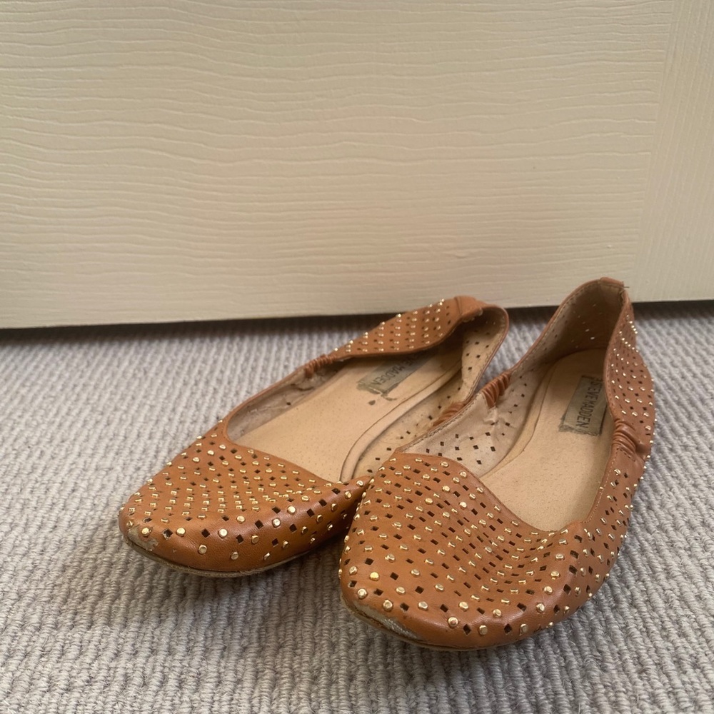 Tan and Gold Steve Madden flat Size 7